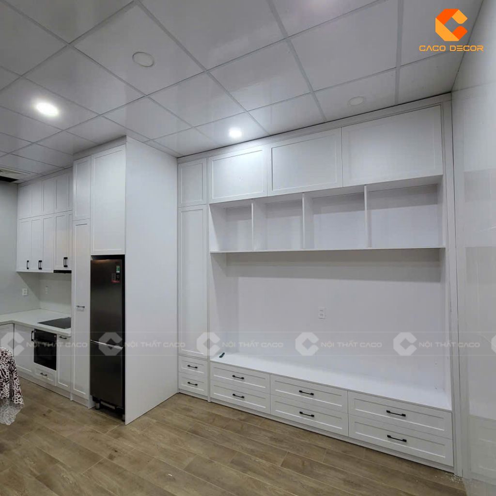 Hình ảnh thực tế bàn giao tủ bếp kết hợp kệ tivi sang trọng
