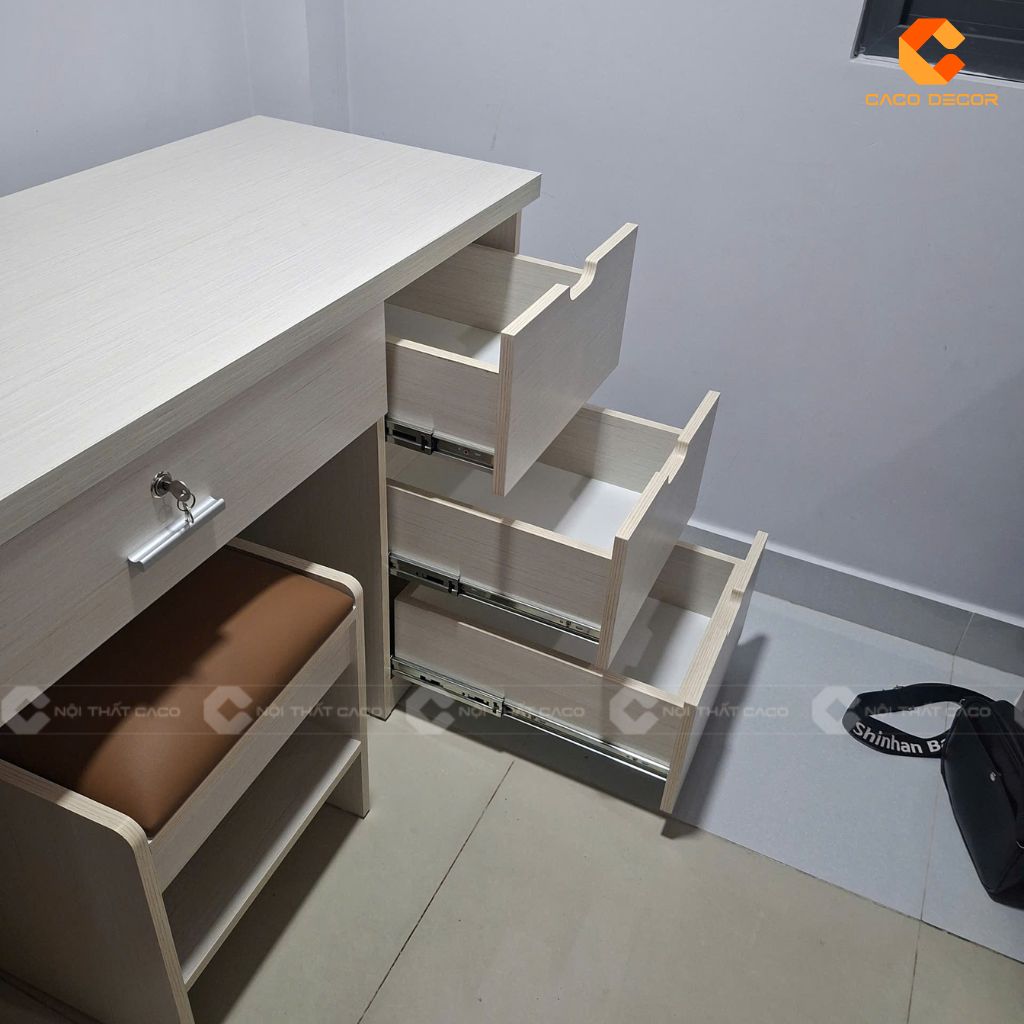 Bàn làm việc thiết kế tối ưu với nhiều học kéo
