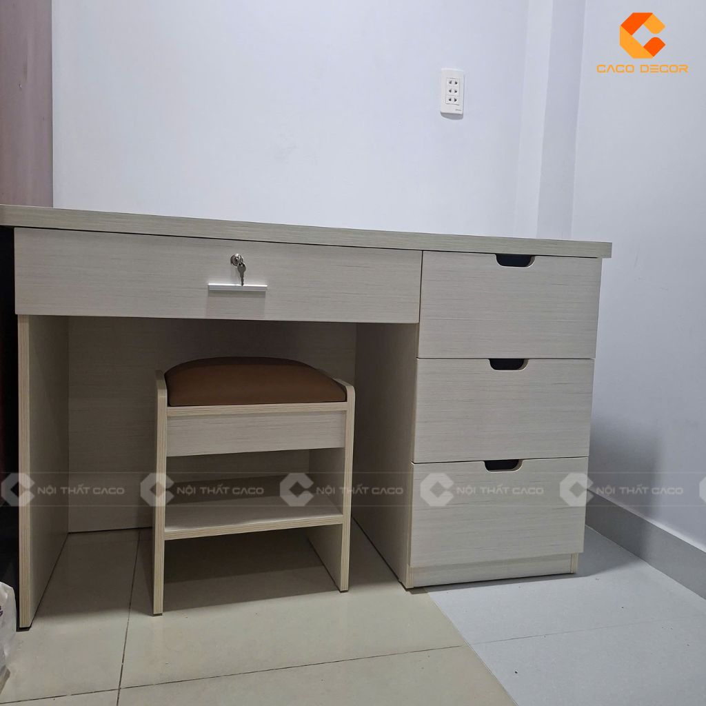 Hình ảnh thực tế bàn giao bàn làm việc cho khách hàng 