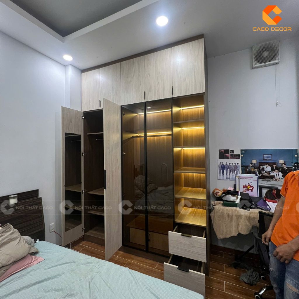 Hình ảnh thực tế hệ tủ cánh kính khung nhôm 