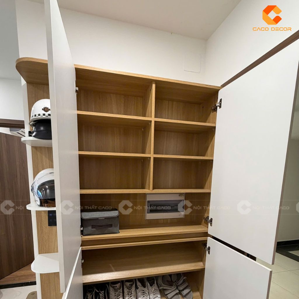 Hình ảnh bên trong tủ giày thực tế