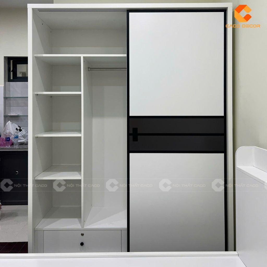 Khoang tủ được phân chia rộng rãi khoa học