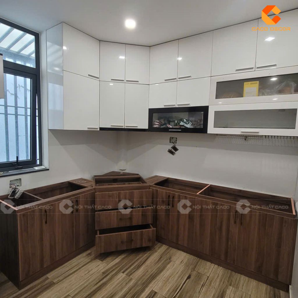 Hình ảnh thực tế công trình tủ bếp sắp hoàn thiện