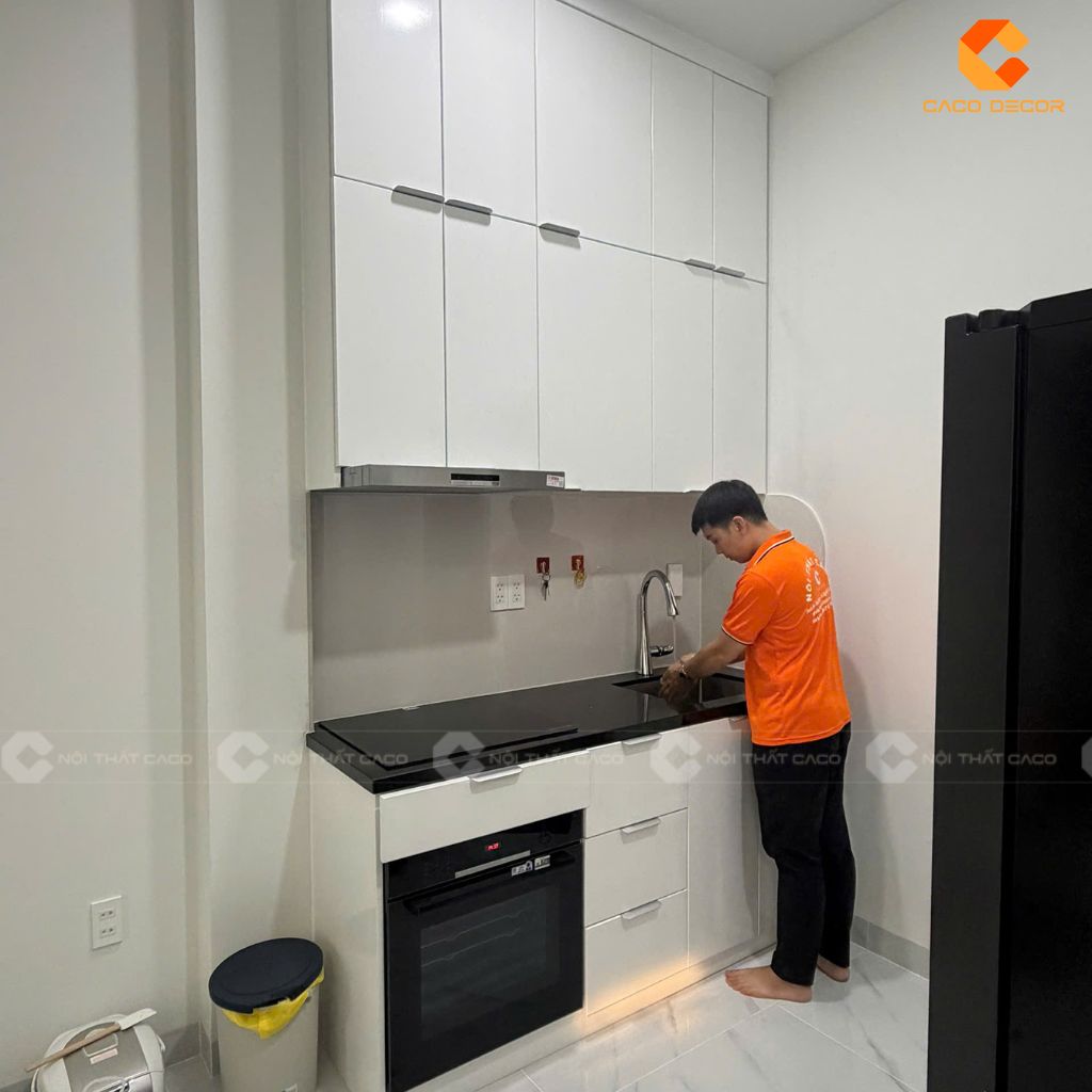 Đội ngũ thi công kiểm tra lại sản phẩm sau khi hoàn thiện