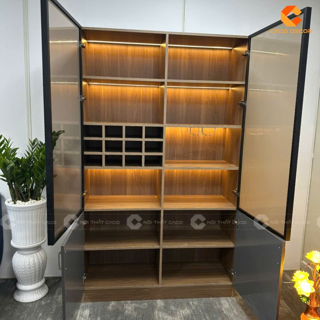 Hình ảnh bên trong tủ rượu cánh kính kết hợp với led 