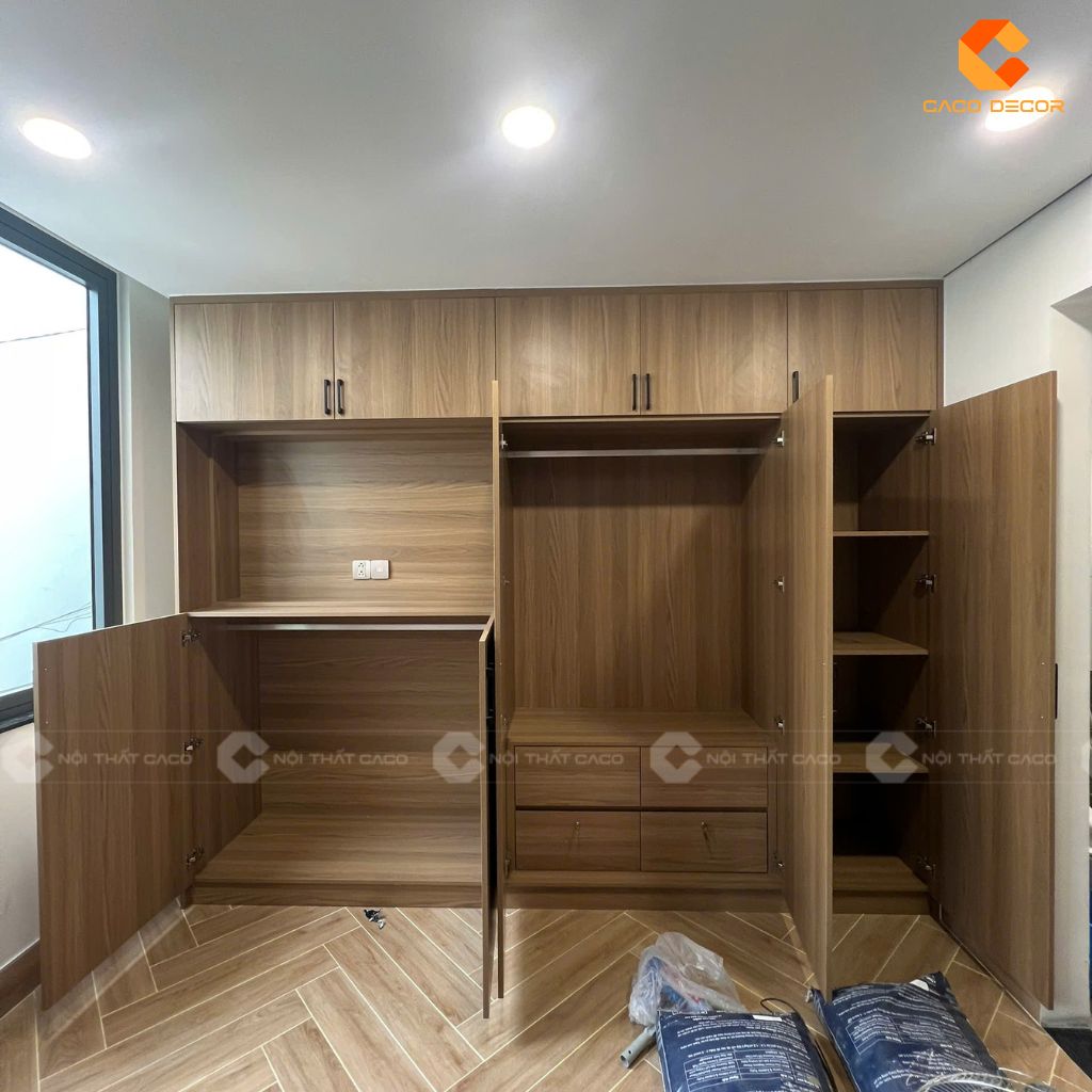 Không gian bên trong tủ quần áo bàn giao 