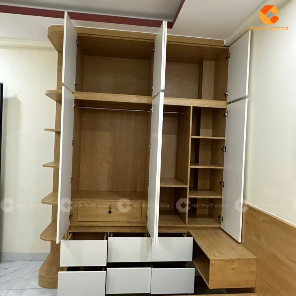 Hình ảnh bên trong tủ quần áo 