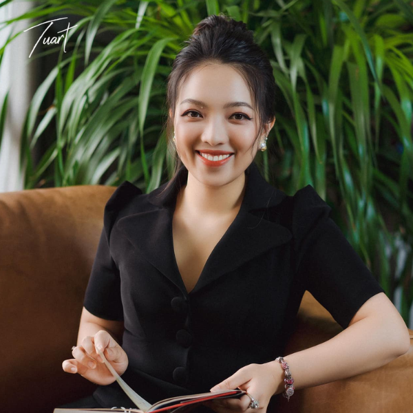 cảm nhận khách hàng Chị Mai Anh về thi công nội thất phòng khách